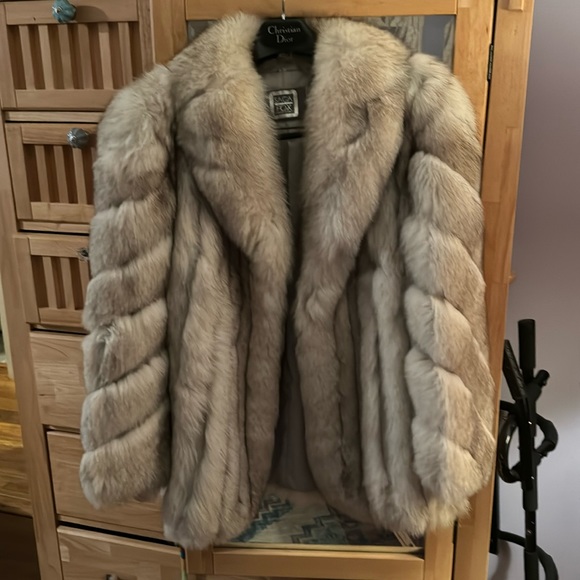 saga fox Other - Blue fox fur coat